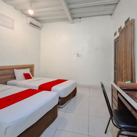 Hotel Reddoorz At Andongkoe 64 Salatiga Extérieur photo