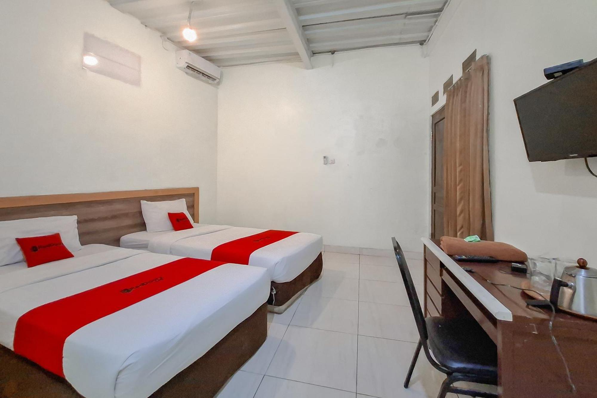 Hotel Reddoorz At Andongkoe 64 Salatiga Extérieur photo